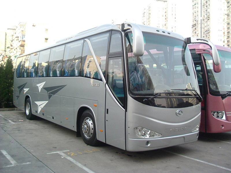 47座大巴
